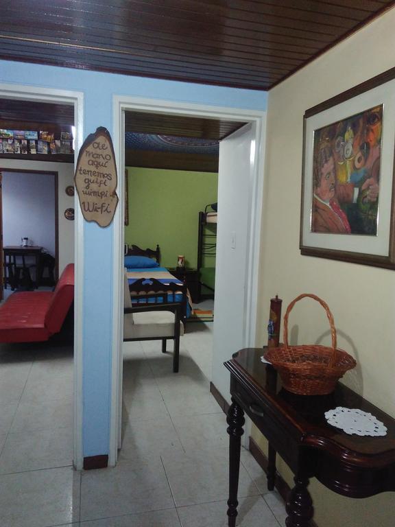 Como En Casa! Restaurante Y Hostal Богота Экстерьер фото