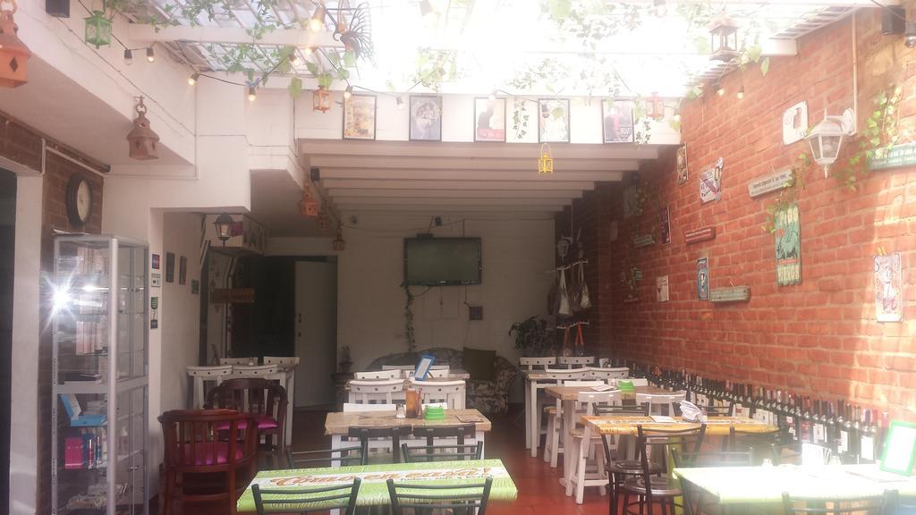 Como En Casa! Restaurante Y Hostal Богота Экстерьер фото