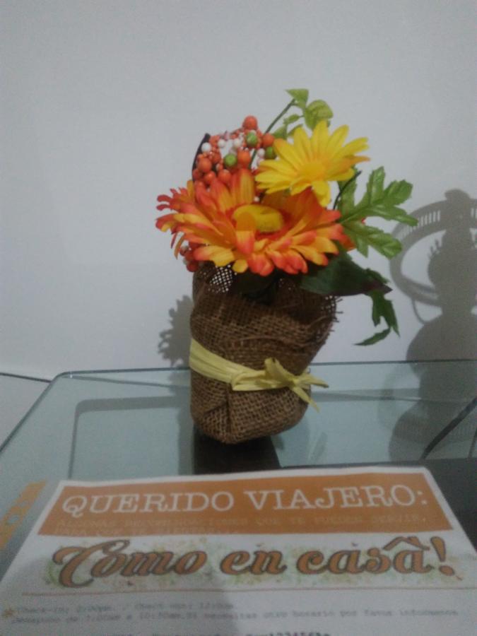 Como En Casa! Restaurante Y Hostal Богота Экстерьер фото