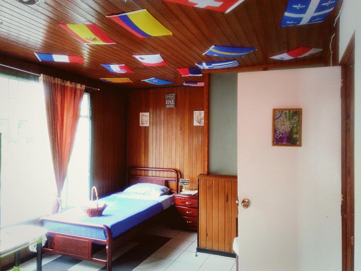 Como En Casa! Restaurante Y Hostal Богота Экстерьер фото