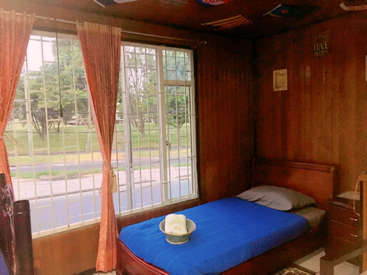 Como En Casa! Restaurante Y Hostal Богота Экстерьер фото