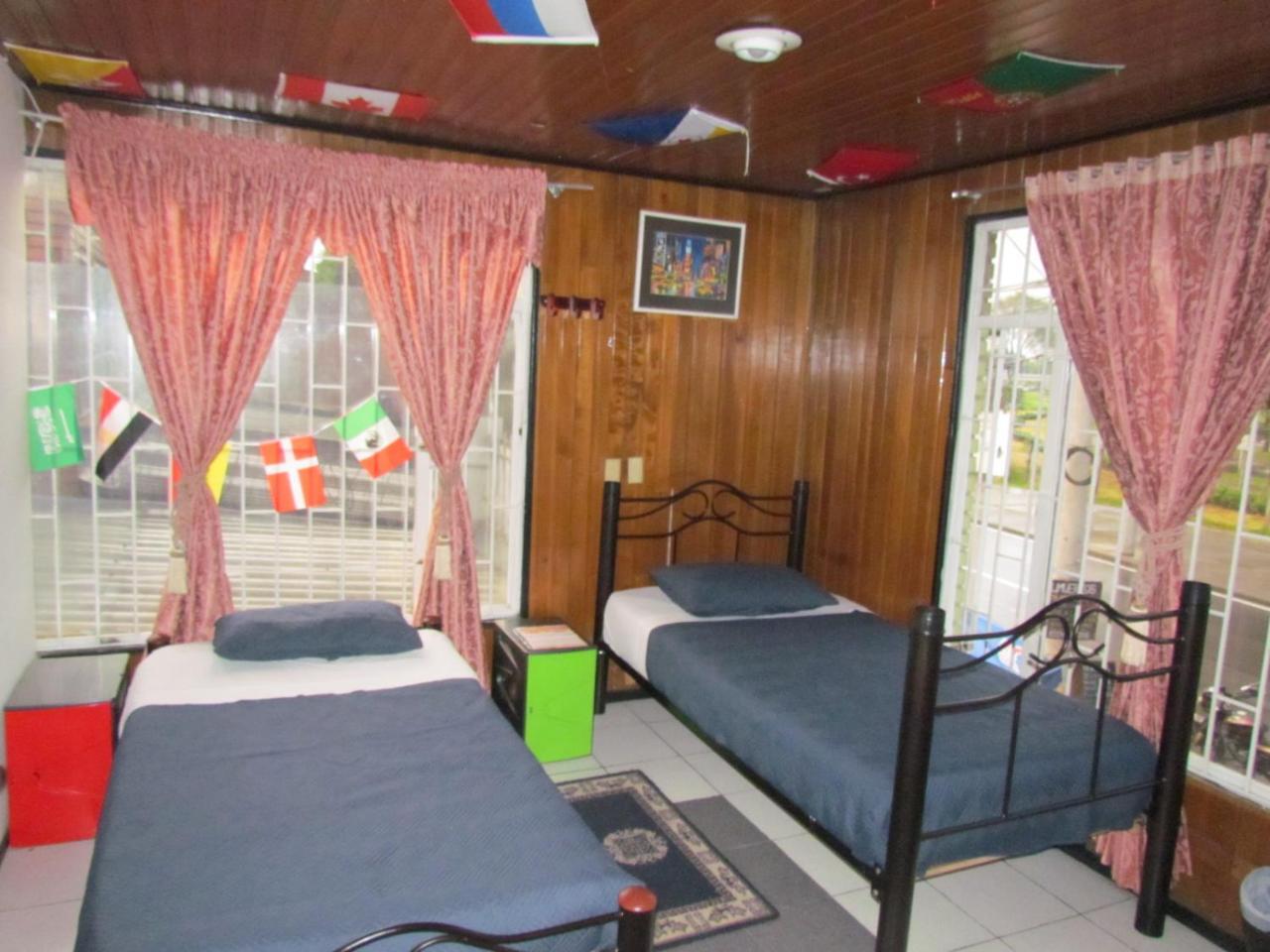 Como En Casa! Restaurante Y Hostal Богота Экстерьер фото